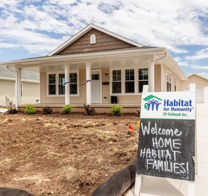 Habitat Oshkosh Welcomes Home Grove Street Neighbors!